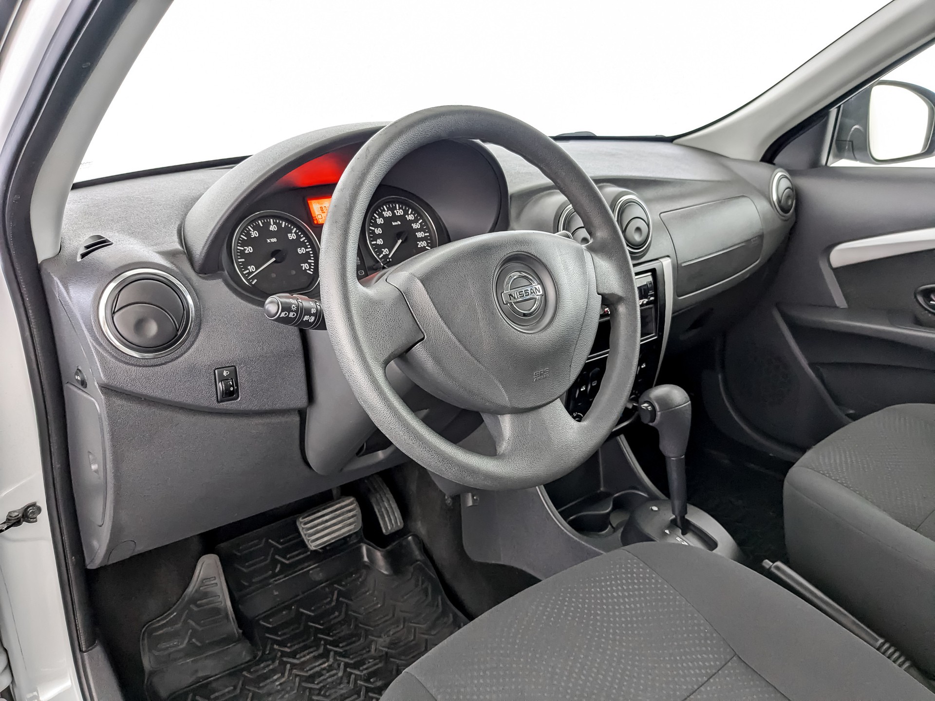 Nissan Almera